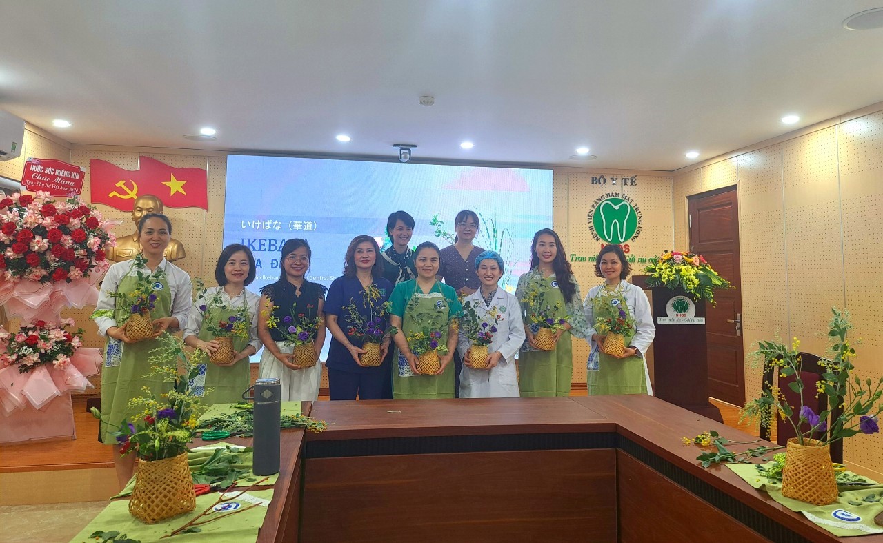 Tập thể chị em cùng thành quả của buổi trải nghiệm