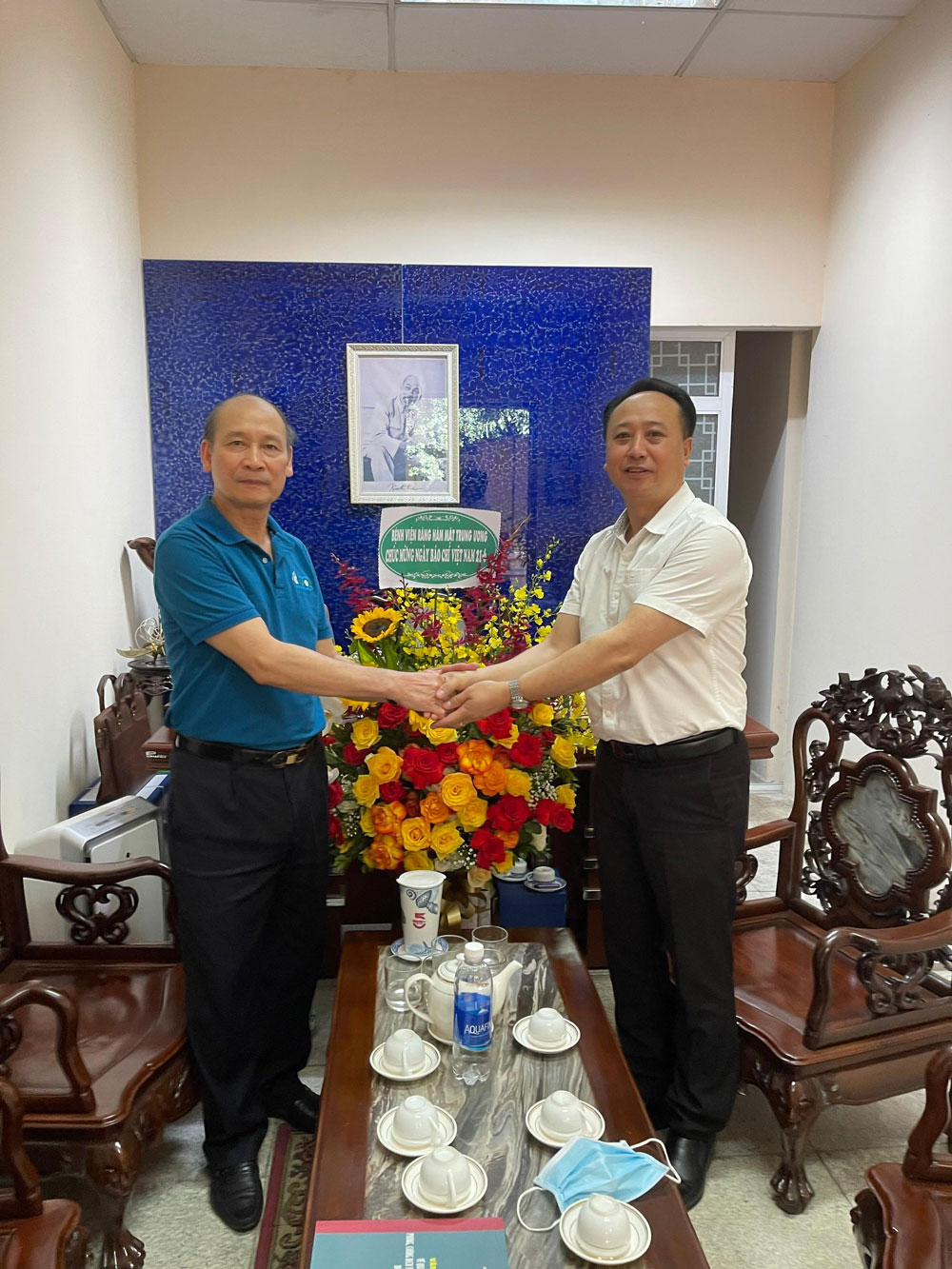 Lãnh đạo Bệnh viện Răng Hàm Mặt Trung ương HN thăm và chúc mừng Hội nhà báo TP. Hà Nội 