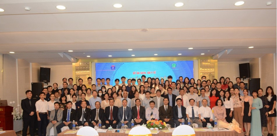 Các đại biểu chụp ảnh lưu niệm