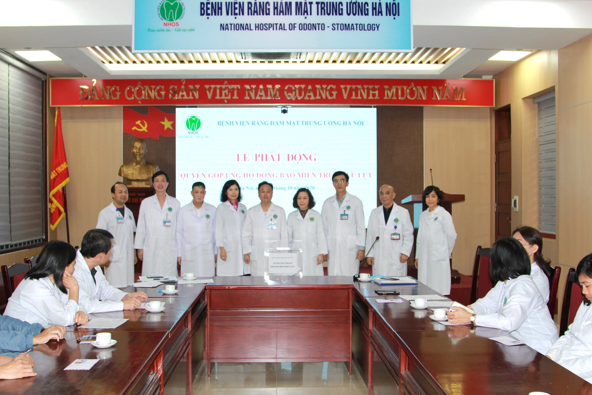 Đảng Ủy, Ban Giám đốc BV Răng Hàm Mặt TW Hà Nội tổ chức Lễ phát động Quyên góp ủng hộ đồng bào miền Trung lũ lụt