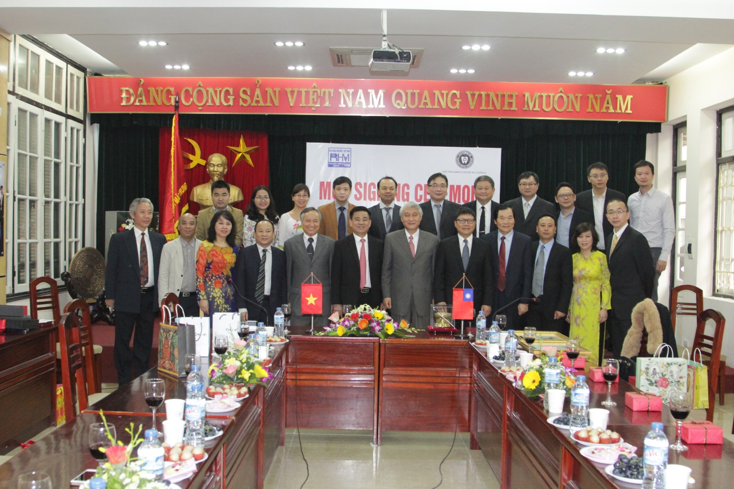 LỄ KÍ KẾT HỢP TÁC VỚI HỘI RĂNG HÀM MẶT ĐÀI LOAN