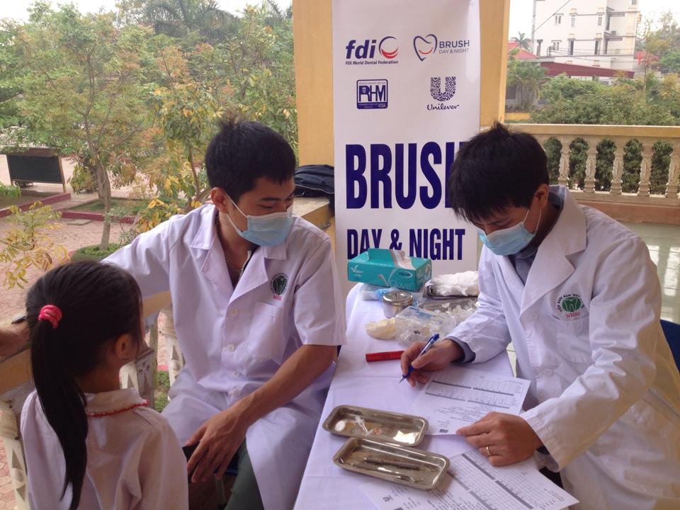 KHÁM VÀ PHỎNG VẤN VỀ THÓI QUEN VỆ SINH RĂNG MIỆNG CỦA HỌC SINH TRƯỜNG TIỂU HỌC GIA XUYÊN, HUYỆN GIA LỘC, TỈNH HẢI DƯƠNG