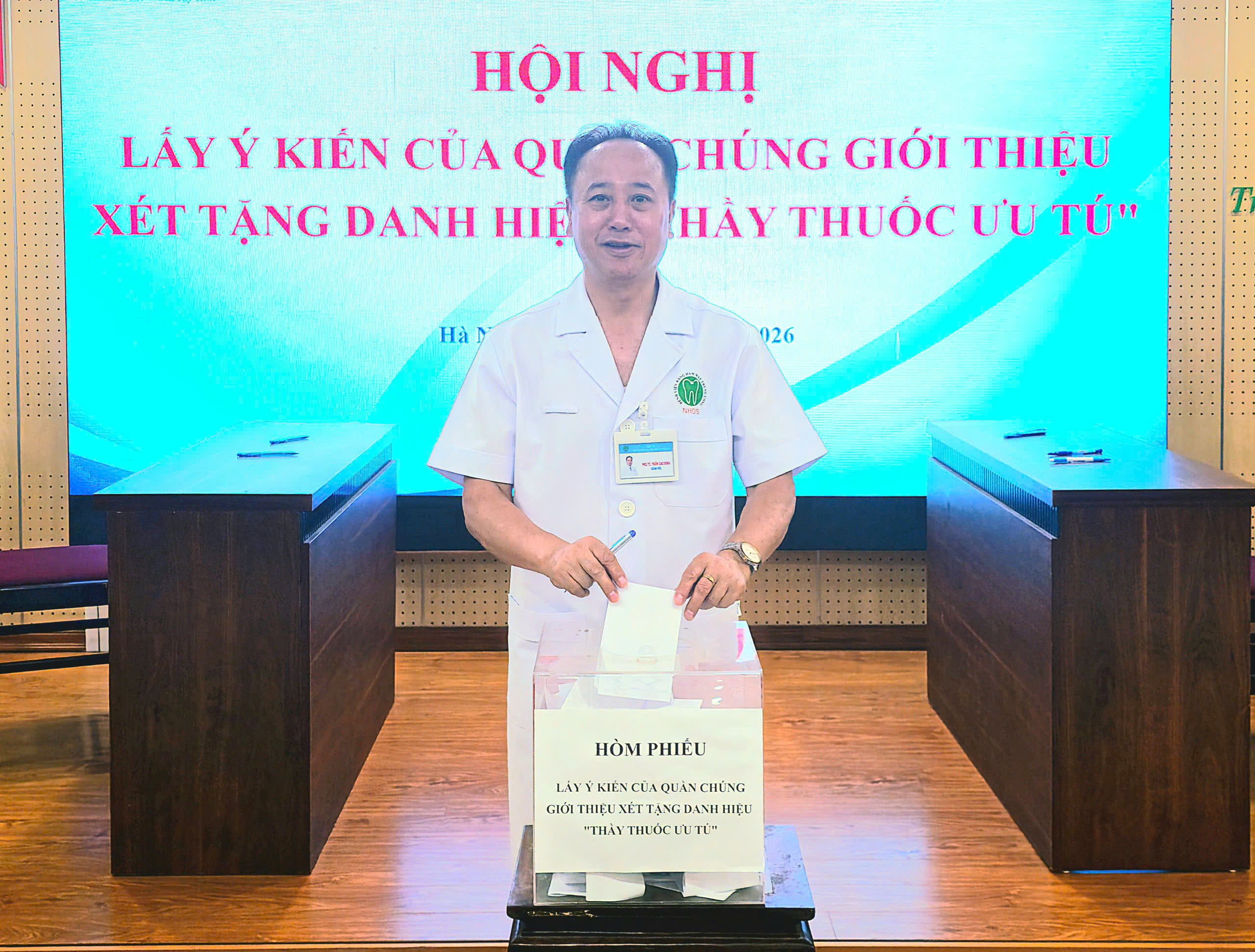 HỘI NGHỊ LẤY Ý KIẾN QUẦN CHÚNG GIỚI THIỆU XÉT TẶNG DANH HIỆU “THẦY THUỐC ƯU TÚ” 