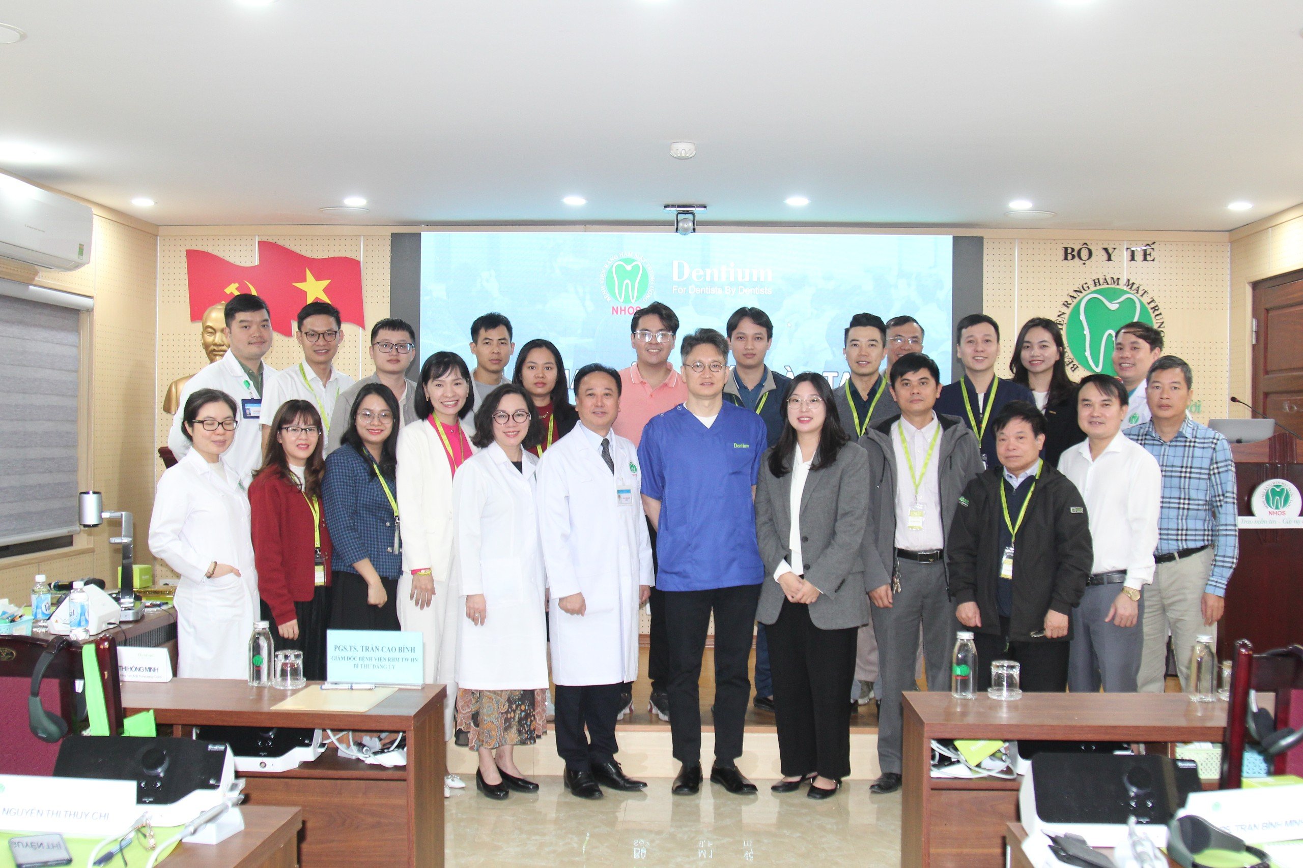 BỆNH VIỆN RĂNG HÀM MẶT TRUNG ƯƠNG HÀ NỘI PHỐI HỢP CÙNG CÔNG TY DENTIUM VIỆT NAM TỔ CHỨC KHÓA HỌC NÂNG CAO 