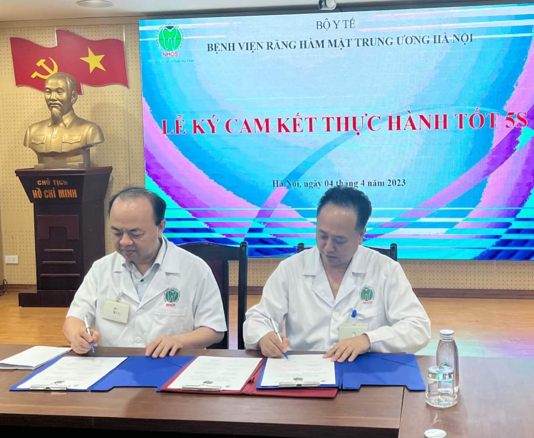 LỄ PHÁT ĐỘNG THI ĐUA VÀ KÝ CAM KẾT THỰC HÀNH TỐT 5S